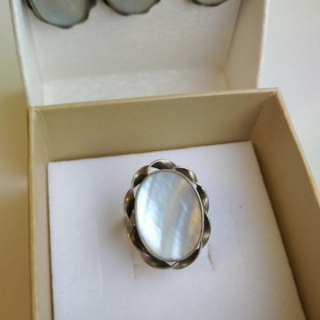 Комплект перламутр - кольцо, серьги