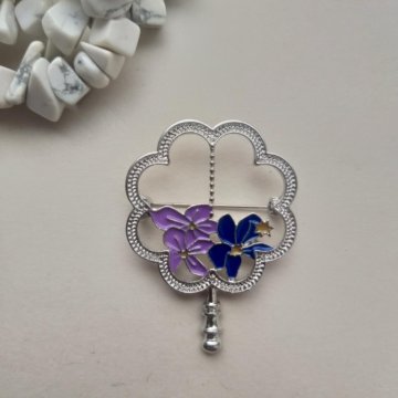 Брошь клевер