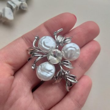 Брошь Жемчужный цветок