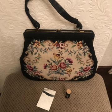 Сумочка с вышивкой шерстью винтаж