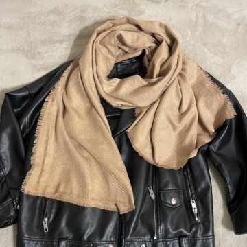 Палантин теплый бежевый