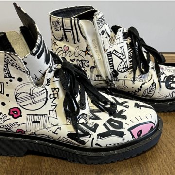 Продаются женские ботинки (челси)