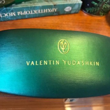 Шикарный футляр для очков Valentin Yudashkin