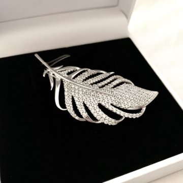 Брошь серебрянная “Перышко“