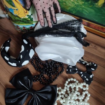 Перчатки в горошек ретро