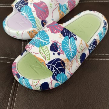 Шлепки женские.