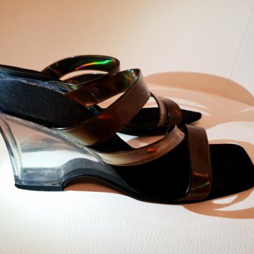 Босоножки с прозрачным каблуком