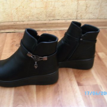 Женские новые демисезонные сапожки