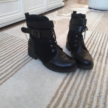 Чёрные ботинки