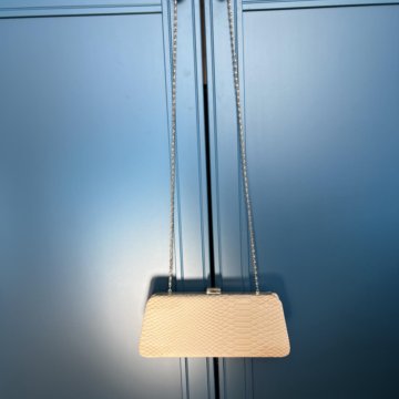 Клатч сумка под змею беж