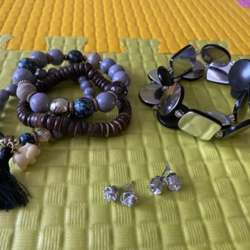 Браслеты, пуссеты бижутерия