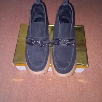 Новые замшевые ботинки 39₽