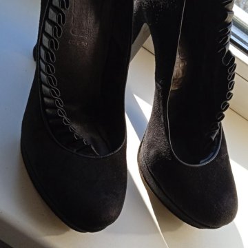 Туфли на высоком каблуке