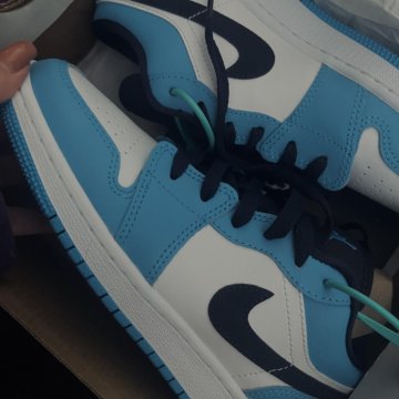 Nike Air Jordan 1 Low “unc”