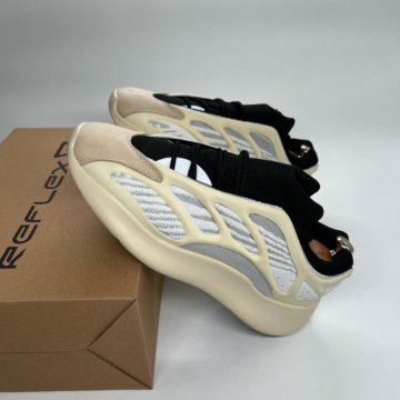  Adidas Yeezy Boost 700