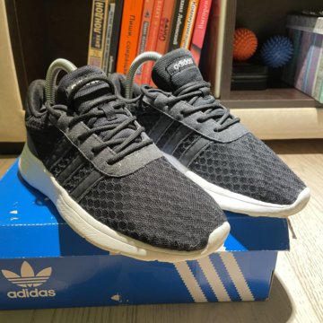 Кроссовки adidas