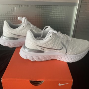 Nike кроссовки