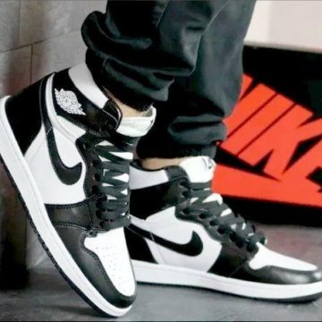 Кроссовки женские Nike Air Jordan 1