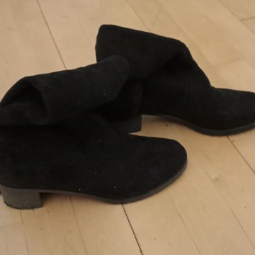 Обувь женская сапоги ботфорты и босоножки.