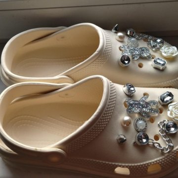 Шлёпанцы, кроксы