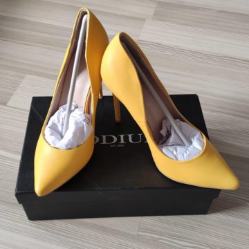 Туфли женские на тонком каблуке 10 см