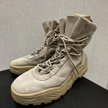 Ботинки bershka бежевые