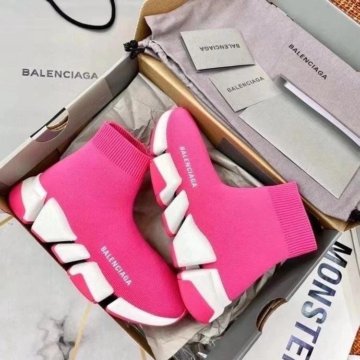 Стильные кроссовки