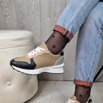 Кроссовки женские