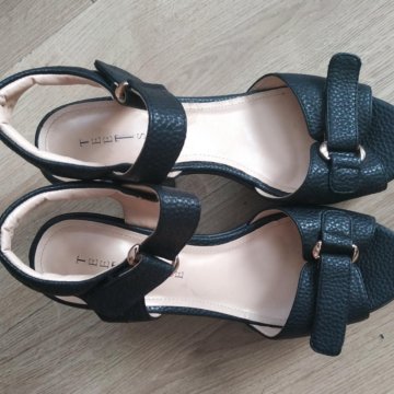 Босоножки на платформе 39