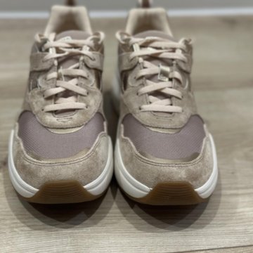 Кроссовки UGG оригинал (38,5 размер)