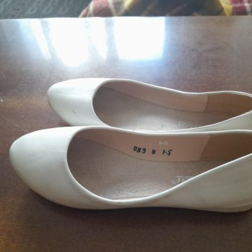 Балетки белые