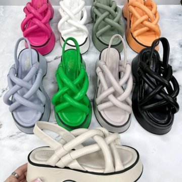 Стильные сандалии