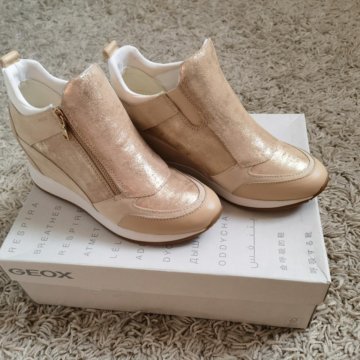 Кроссовки на платформе