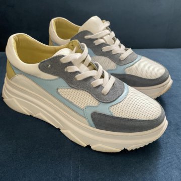 Кроссовки женские 37-37,5