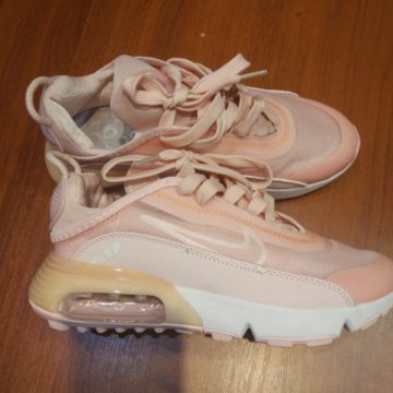 Кроссовки женские новые