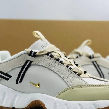 Кроссовки Новые Nike air Humara