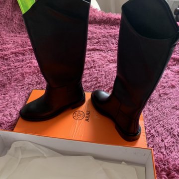 Продаю сапоги новые 39 размер