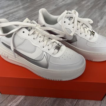 Женские кроссовки Nike