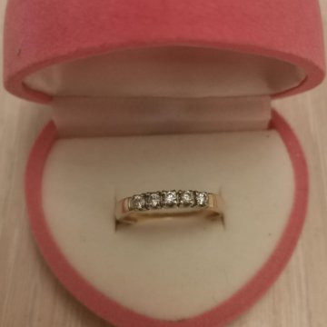 Кольцо золотое с фианитами