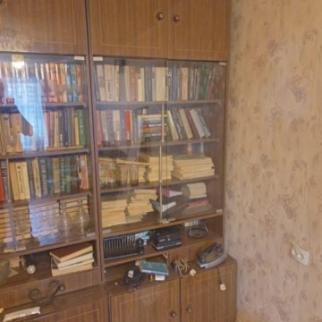 Приму в дар книжный шкаф