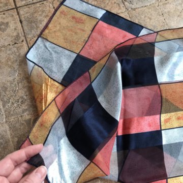 Шелковистый платок