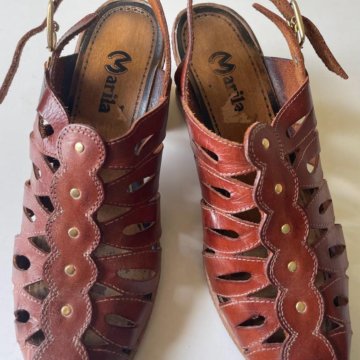 Босоножки женские.