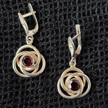 Серьги серебряные с гранатами и ониксом из Непала