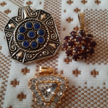 Винтажные кулоны одним лотом