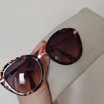 Солнечные очки фирмы Reserved