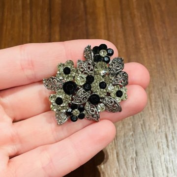 Брошь Англия винтаж кристаллы