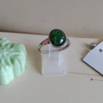 Кольцо зелёный берилл