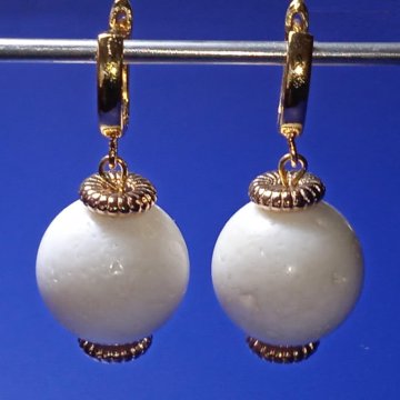 Серьги белый коралл