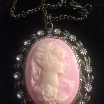 Большая Камея на цепочке .