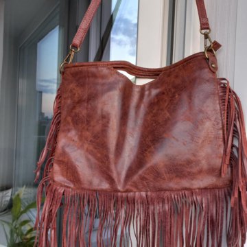 Сумка кожаная с бахромой